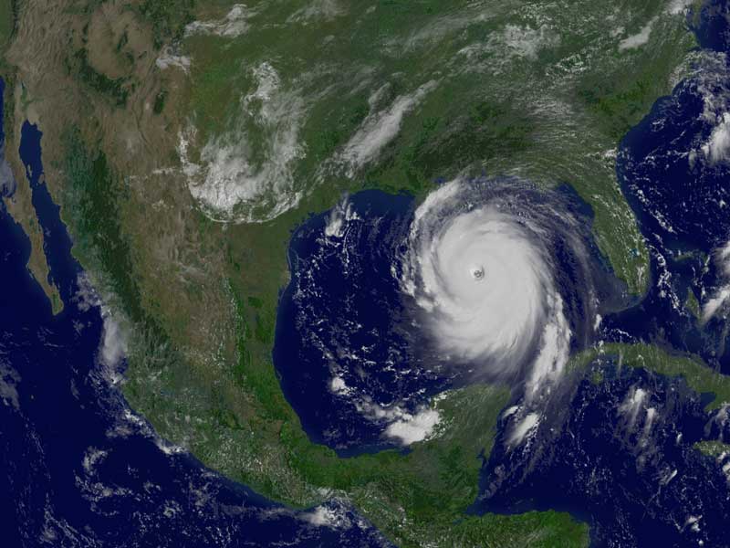 El huracán Katrina visto desde el satélite GOES.
